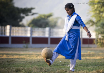 ParenText - an Asian girl playing football
