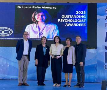 Dr Liane Peña Alampay honoured by Psychological Association of the Philippines